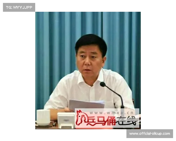 华南攀爬赛由姚志设计赛道，大师组姜继松展现精准平衡